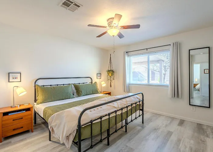Silverbell Oasis - 2bd 1ba Close To Gem Show & Downtown Ferienhaus