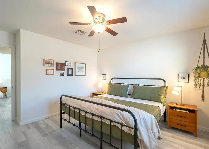 Ferienhaus Silverbell Oasis - 2bd 1ba Close To Gem Show & Downtown