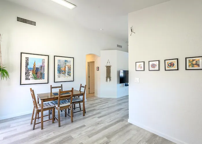 Silverbell Oasis - 2bd 1ba Close To Gem Show & Downtown Ferienhaus *